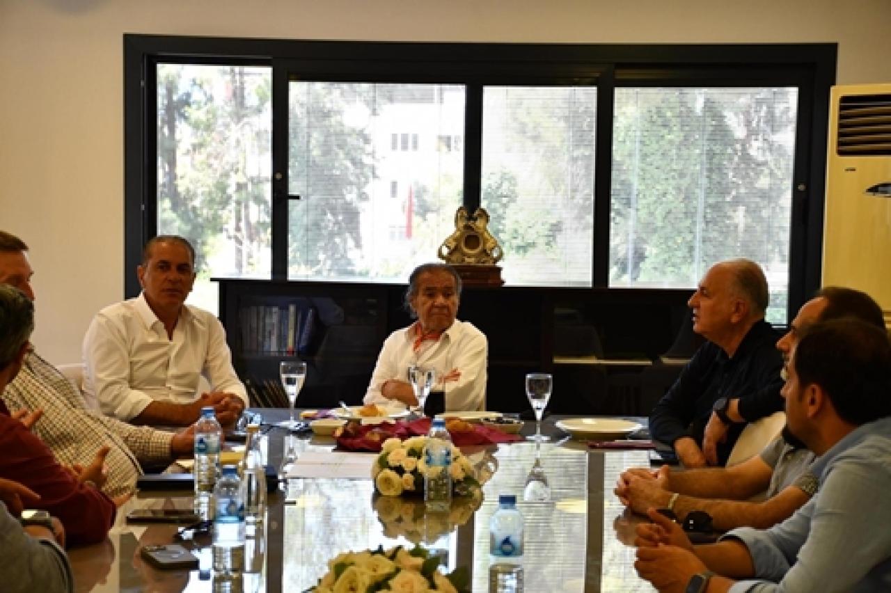 İzmir Hipodromu'ndaki çim pist üzerine toplantı gerçekleştirildi