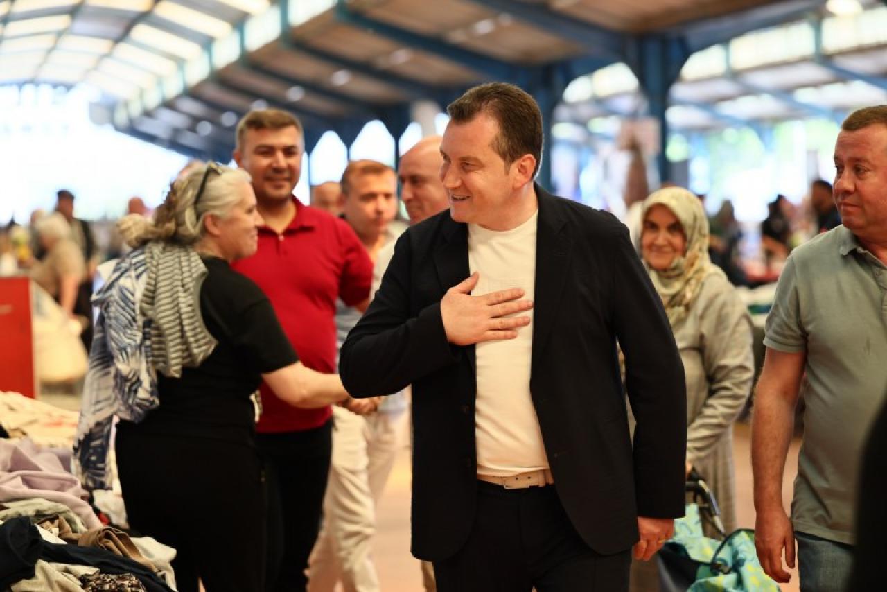 Başkan Balcıoğlu, vatandaşlarla bayramlaştı