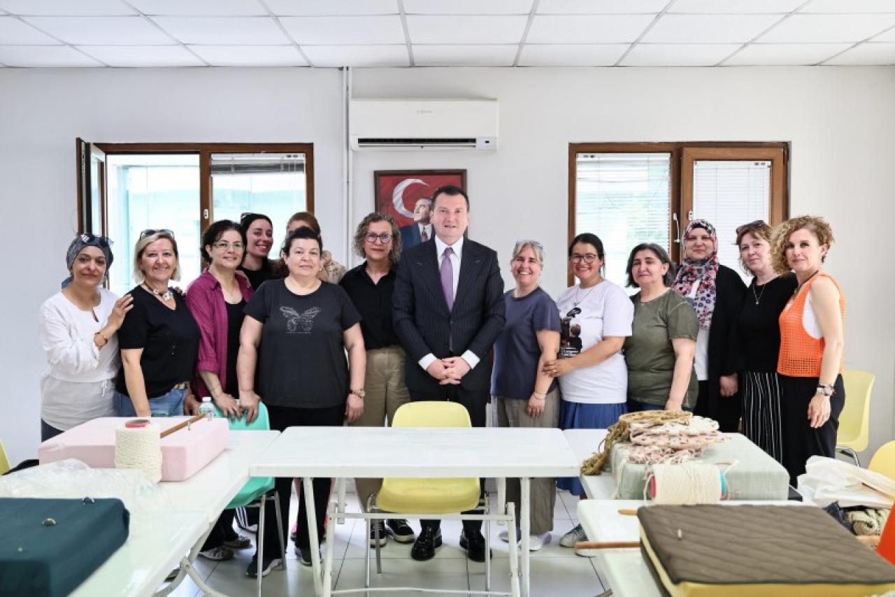 Başkan Balcıoğlu, Makrome Kursu’nu ziyaret etti