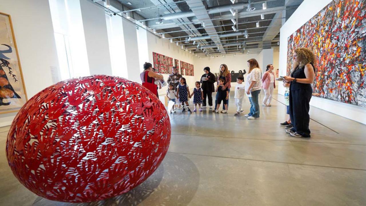 ÇOCUKLAR VE ANNELER SANAT ETKİNLİĞİNDE BULUŞTU