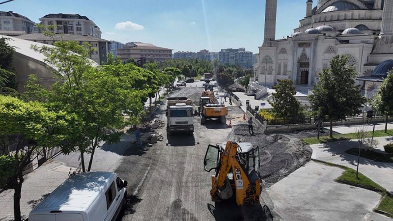BEYLİKDÜZÜ’NDE YOL BAKIM VE YENİLEME ÇALIŞMALARI HIZ KESMEDEN SÜRÜYOR
