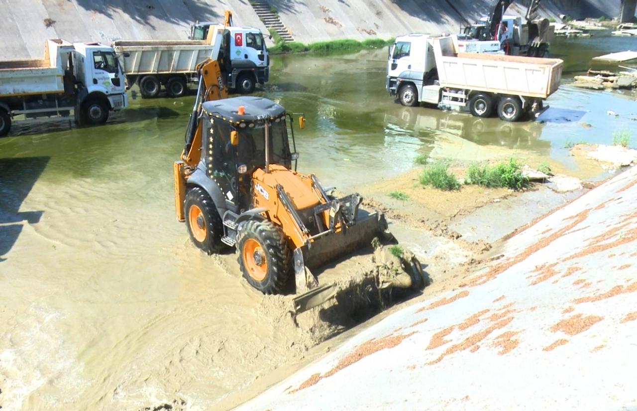 ASKİ, Sarıçam Deresi’nde Kapsamlı Temizlik Başlattı