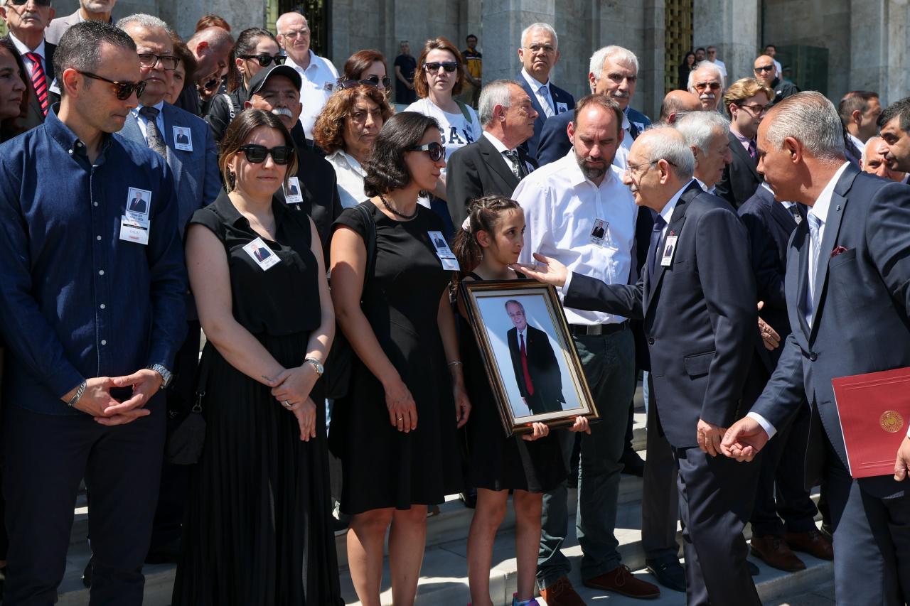 CHP Genel Başkanı Kemal Kılıçdaroğlu, 22. Dönem Balıkesir Milletvekili Orhan Sür'ün Cenaze Törenine Katıldı