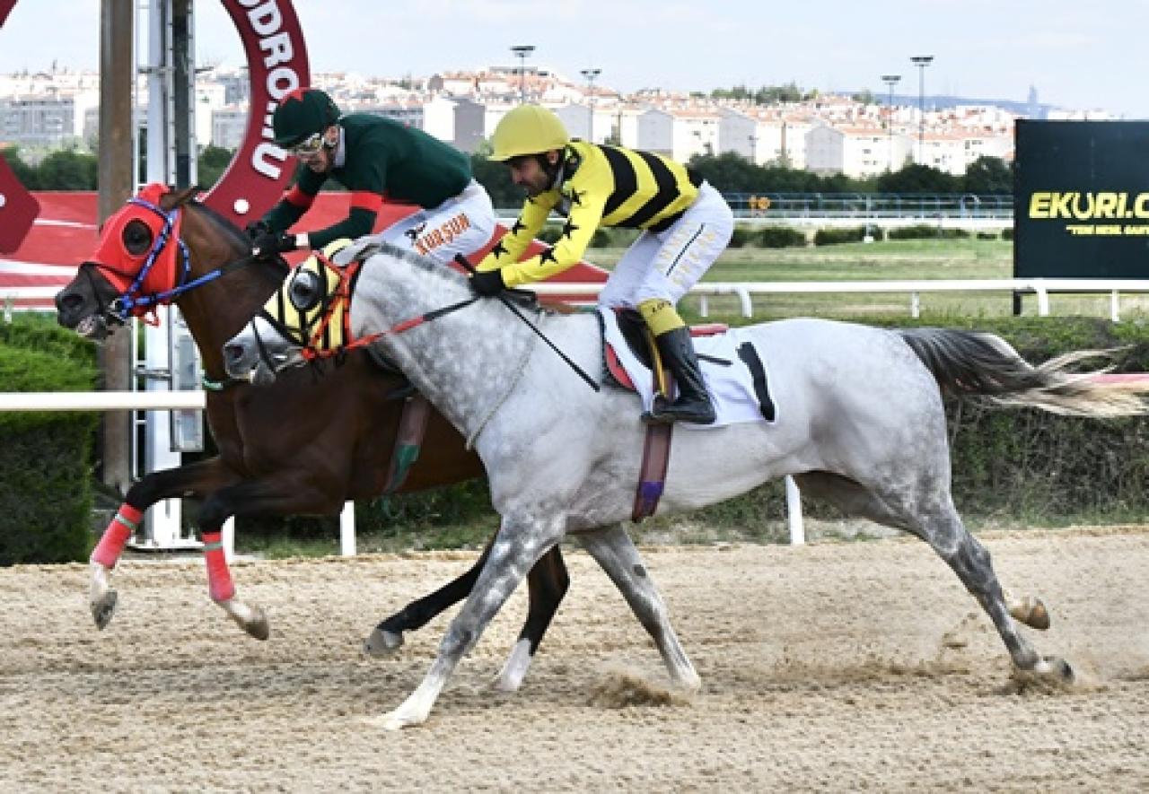 Dumlupınar Koşusu'nu Hulki kazandı