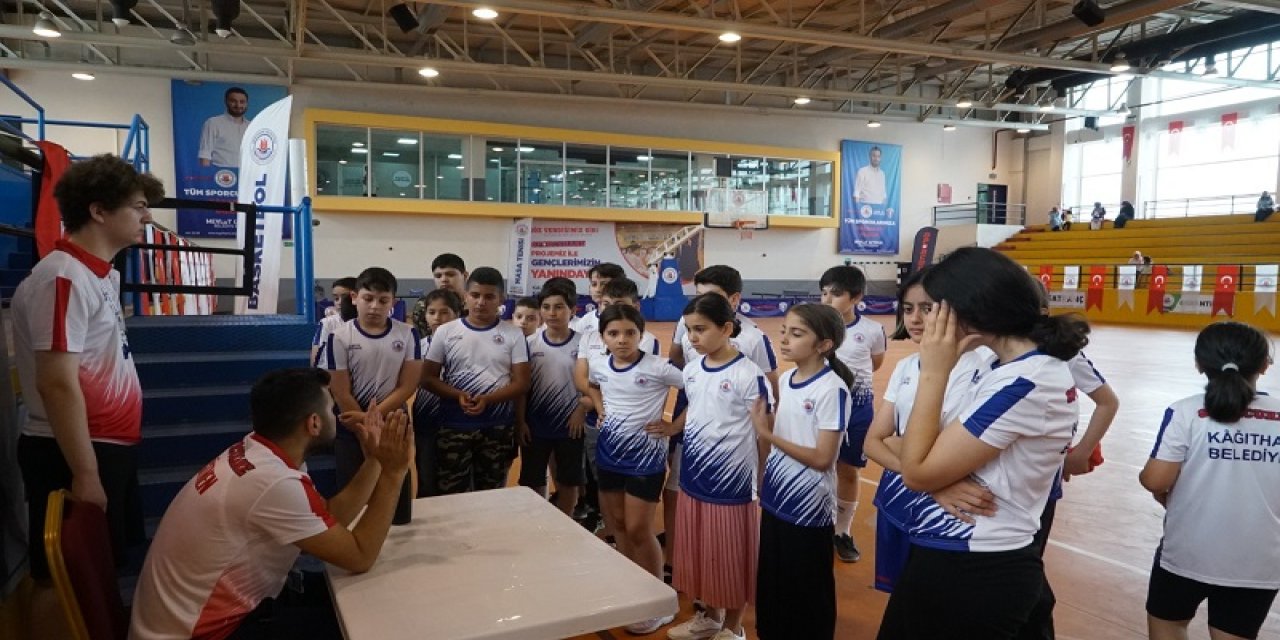Kâğıthane Yaz Spor Okulları'nda Çocuklar Yaz Tatilini Sporla Değerlendiriyor