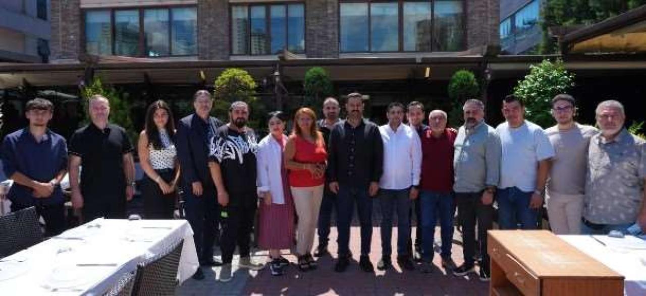 ATAŞEHİR'DE BASIN ÖZGÜRLÜĞÜ İÇİN MÜCADELE GÜNÜ'NE ÖZEL ANLAMLI BULUŞMA