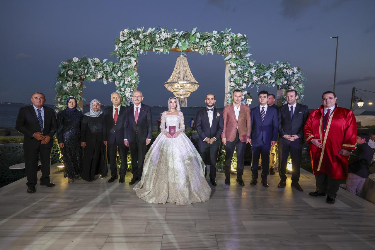 CHP Genel Başkanı Kemal Kılıçdaroğlu Tuğçe Bekmez ile Sinan Ok’un Nikah Şahitliğini Yaptı