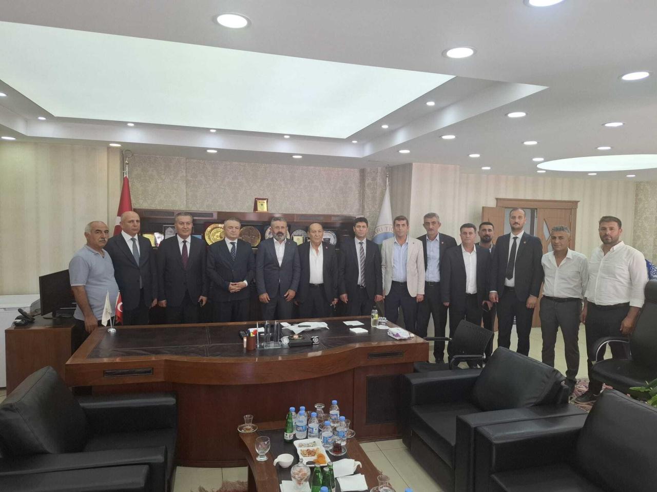 Adnan Demirci ve Nevaf Bilek Hakkari Ticaret ve Sanayi Odası'nı Ziyaret Etti