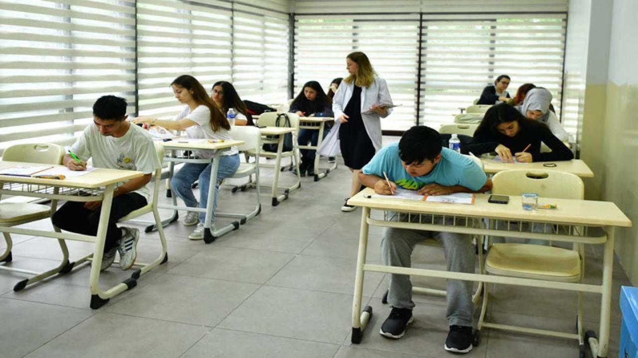 BEYLİKDÜZÜ’NDE EĞİTİM DESTEĞİ BAŞARIYLA TAÇLANDI
