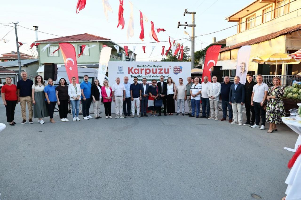 Kadıköy Karpuzu Tezgâhlardaki Yerini Aldı
