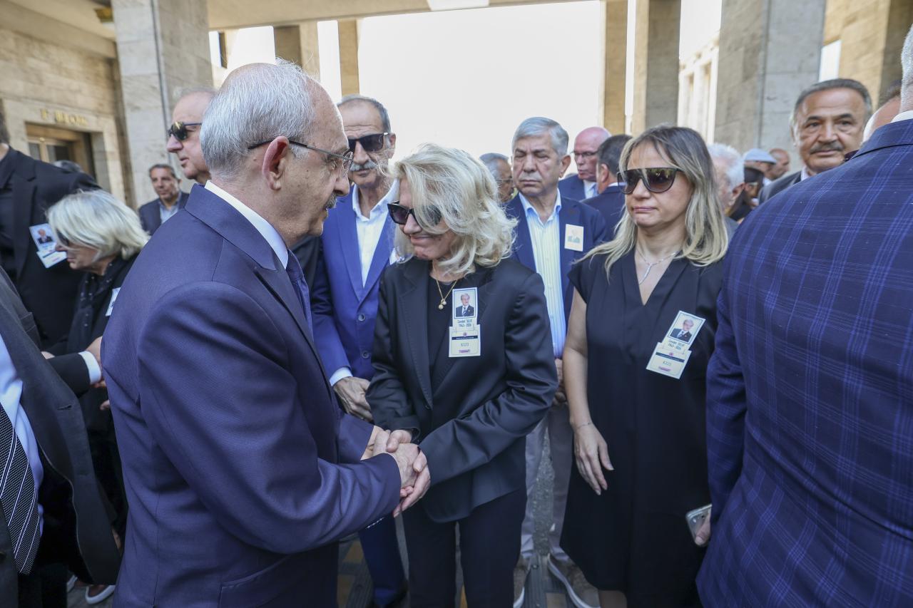 CHP Genel Başkanı Kemal Kılıçdaroğlu, Cevdet Selvi İçin Düzenlenen Cenaze Törenine Katıldı