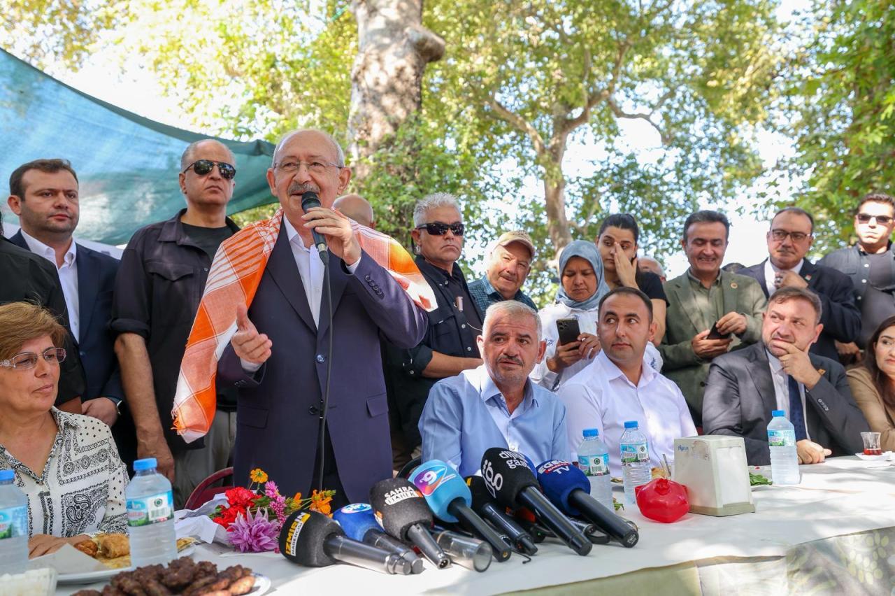 CHP Genel Başkanı Kemal Kılıçdaroğlu, İzmir’in Buca İlçesine Bağlı Kaynaklar Köyü’nde Vatandaşlarla Bir Araya Geldi
