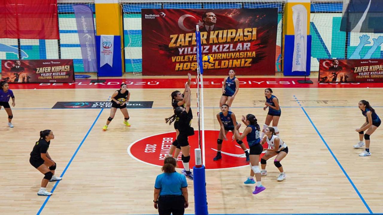 BEYLİKDÜZÜ’NÜN GENÇ VOLEYBOLCULARI ZAFER KUPASI’NDA TER DÖKTÜ