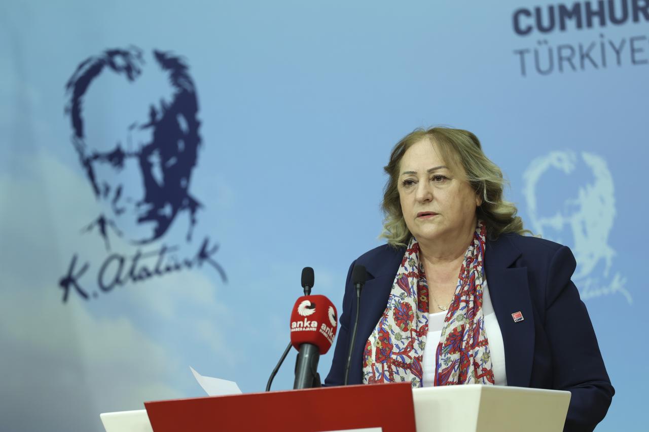 Ayten Gülsever: 