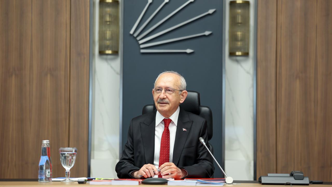CHP Genel Başkanı Kemal Kılıçdaroğlu, DEM Parti Eş Genel Başkanları Bakırhan ve Hatimoğulları'nı Tebrik Etti