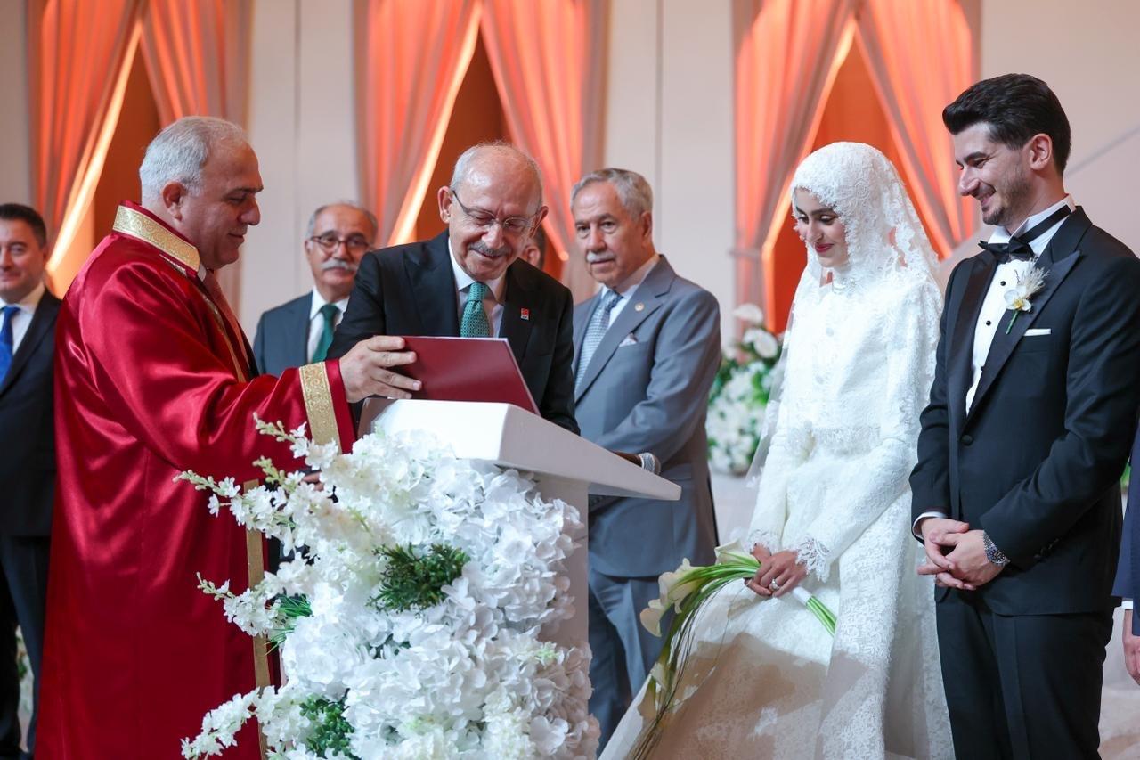 CHP Genel Başkanı Kemal Kılıçdaroğlu, Mehmet Davutoğlu ile Ravza Öğüt’ün Nikah Şahitliğini Yaptı