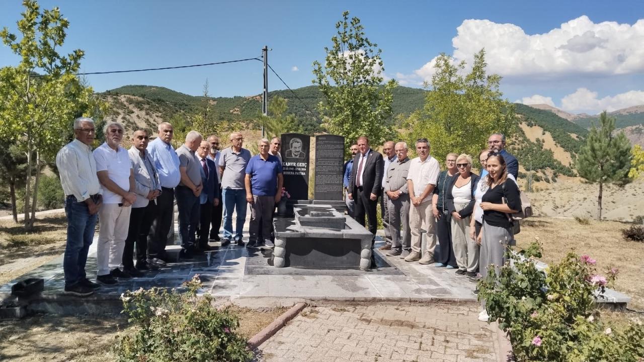 Kamer Genç’in Kabri Başında Konuşan Cemal Canpolat: O Tek Kişilik Bir Orduydu