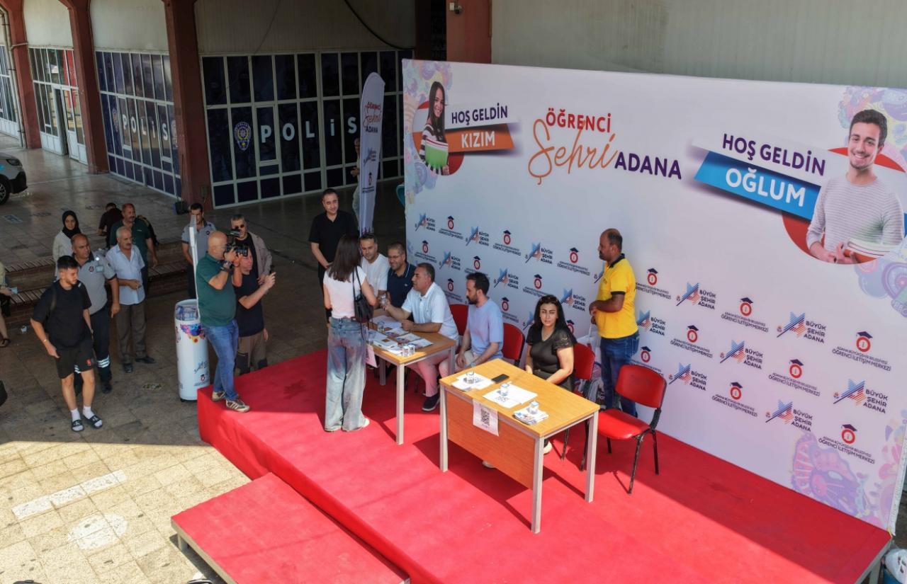 Adana’ya Öğrenim Görmeye Gelen Gençleri Büyükşehir Yalnız Bırakmadı
