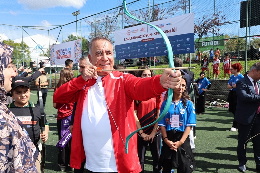SULTANGAZİ’DE SPOR ŞENLİĞİ GENÇLERİ BULUŞTURDU