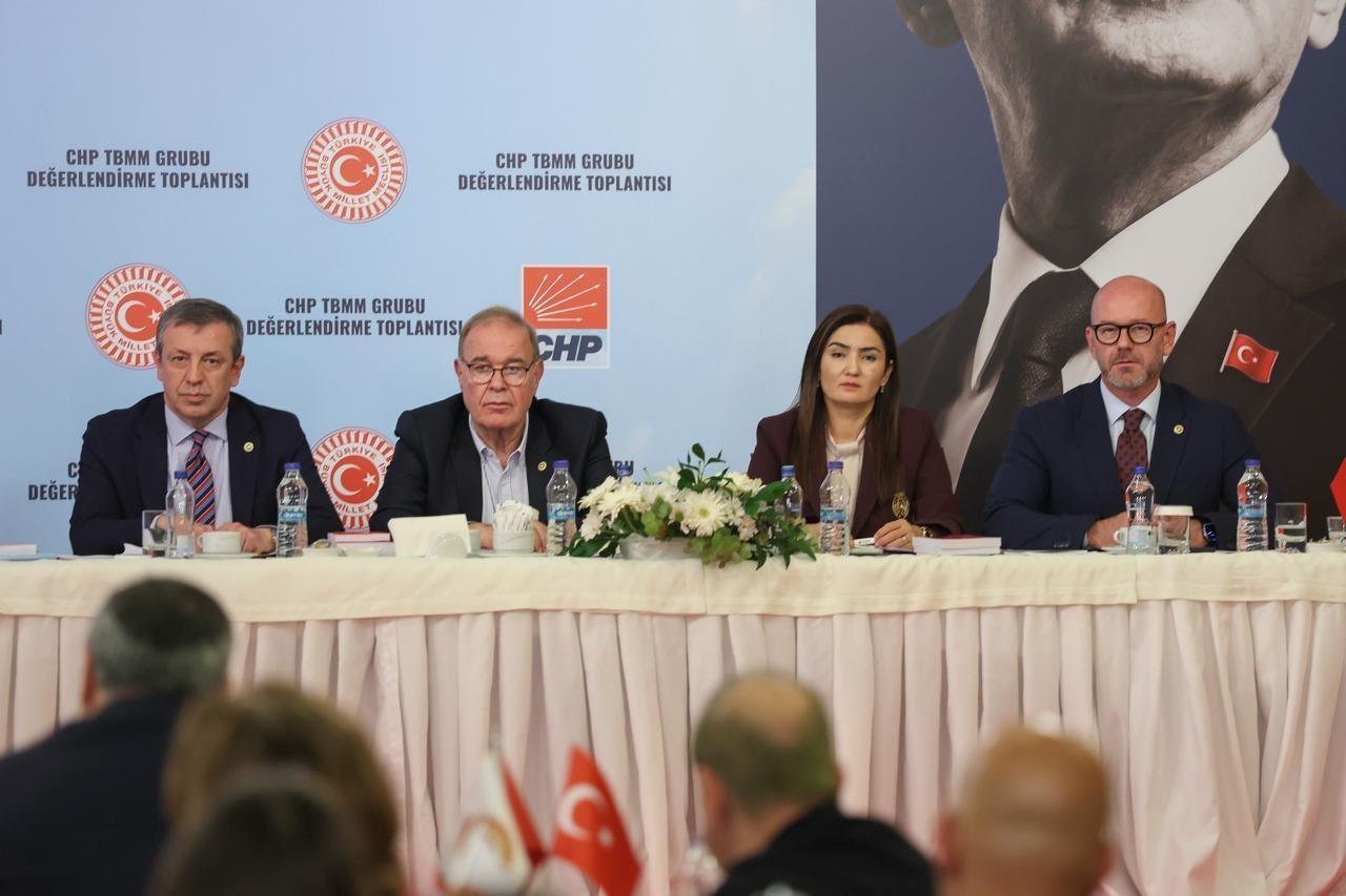 Faik Öztrak: Vurguncu-Bürokrat-Siyasetçi Şeytan Üçgeninde