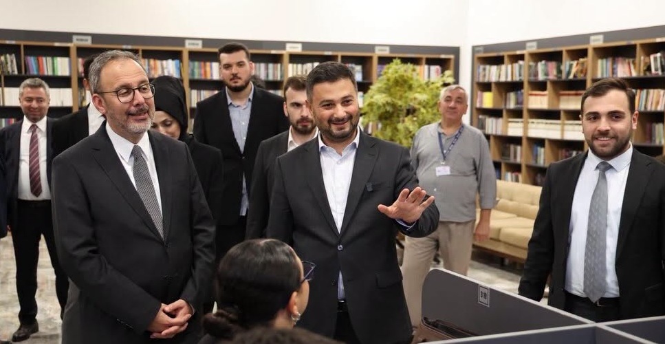 KASAPOĞLU VE BAŞKAN ÖZTEKİN KÂĞITHANE’DE VATANDAŞLARLA BULUŞTU