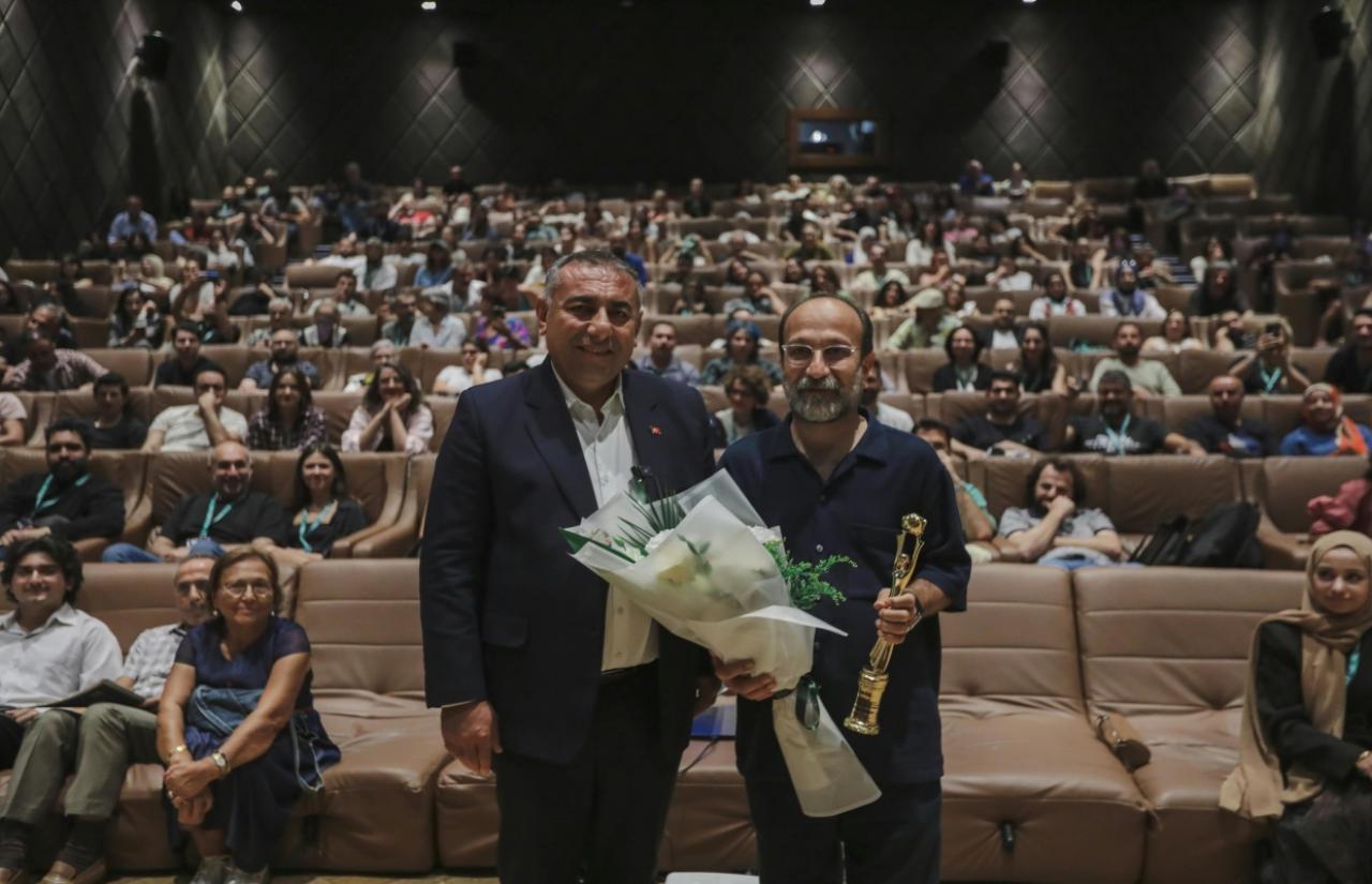 Dünya Sinemasının Usta İsmi Asgar Farhadi’ye Yaşam Boyu Başarı Ödülü Verildi