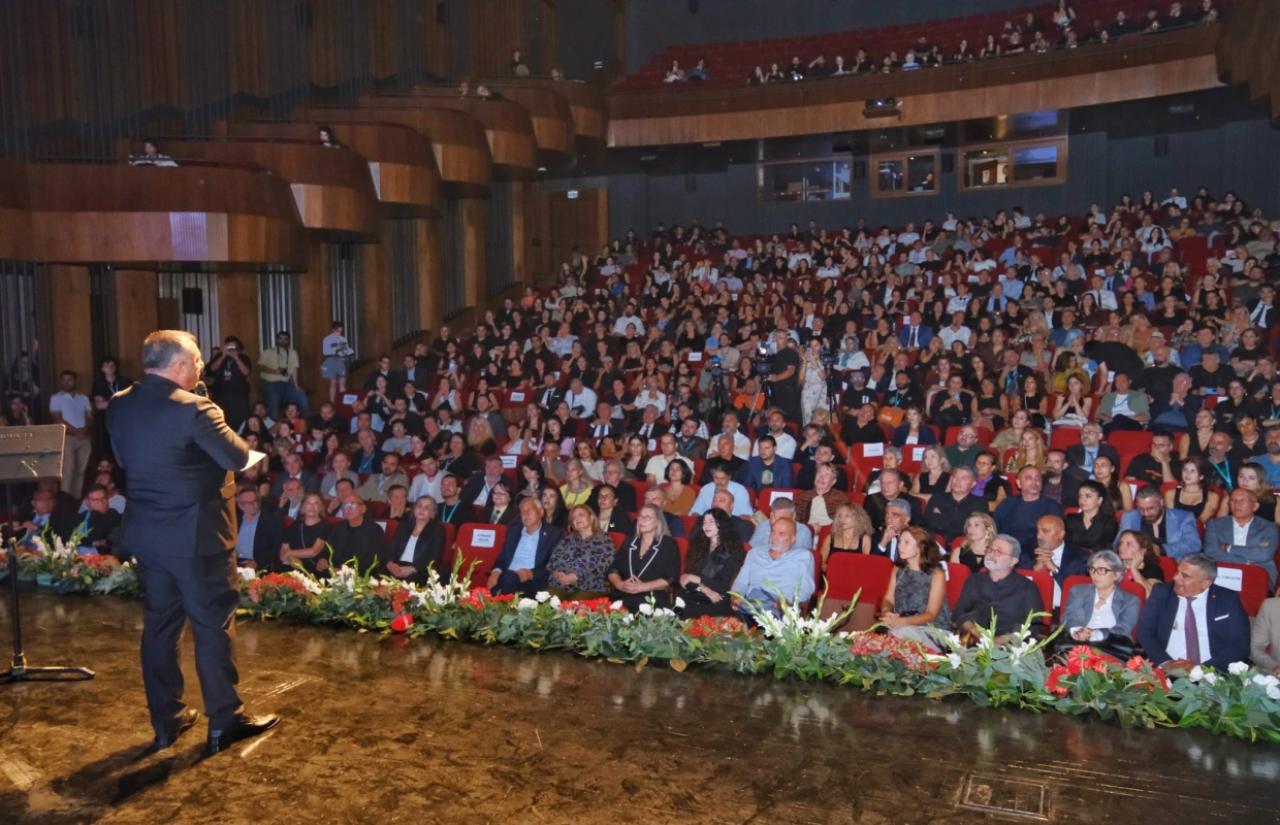 Altın Koza’da Onur Ödülleri Yönetmen Ferzan Özpetek ve Oyuncu Vahide Perçin’e Verildi