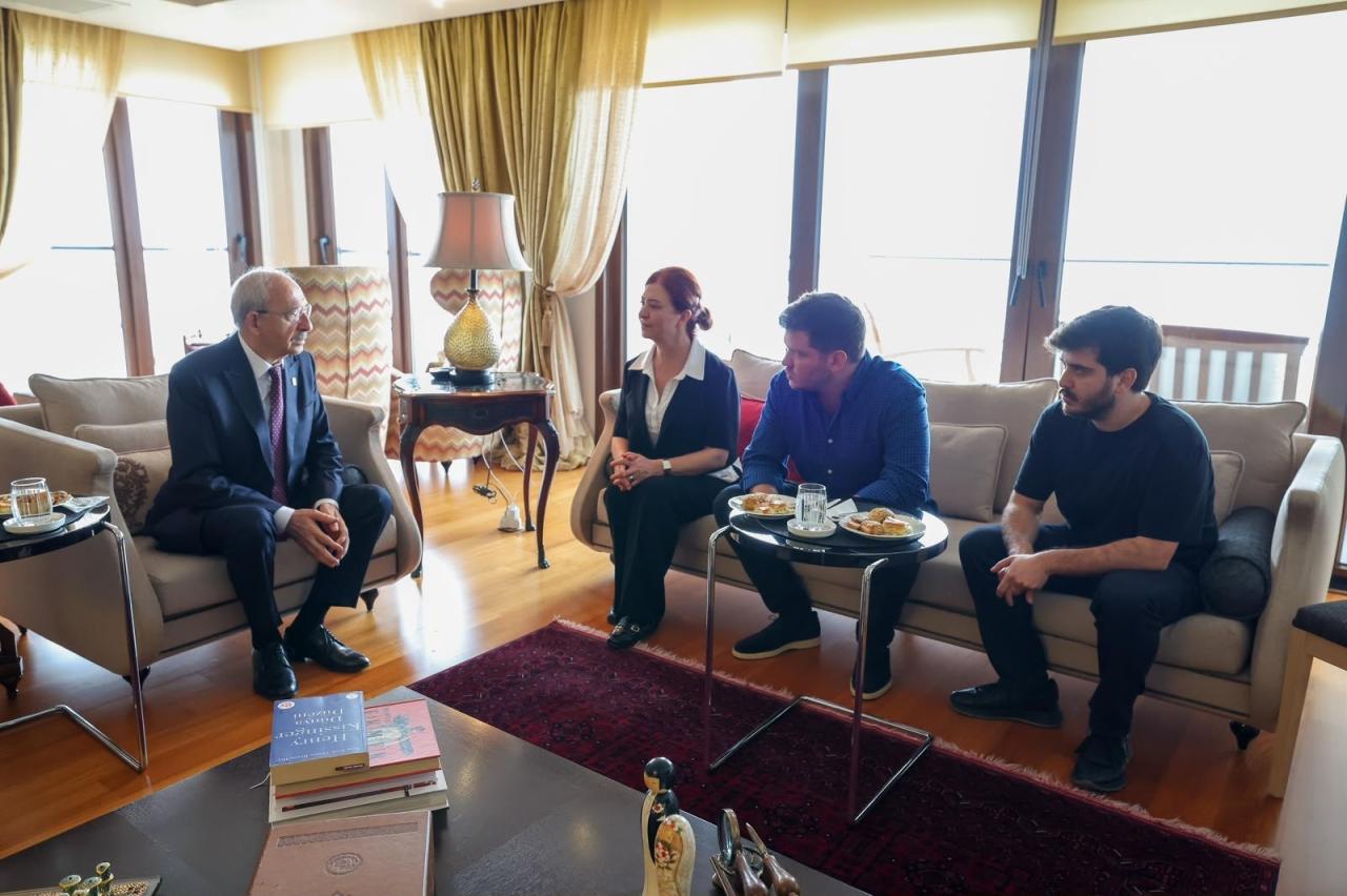 CHP Genel Başkanı Kemal Kılıçdaroğlu, Vahap Seçer’in Ailesini Ziyaret Etti