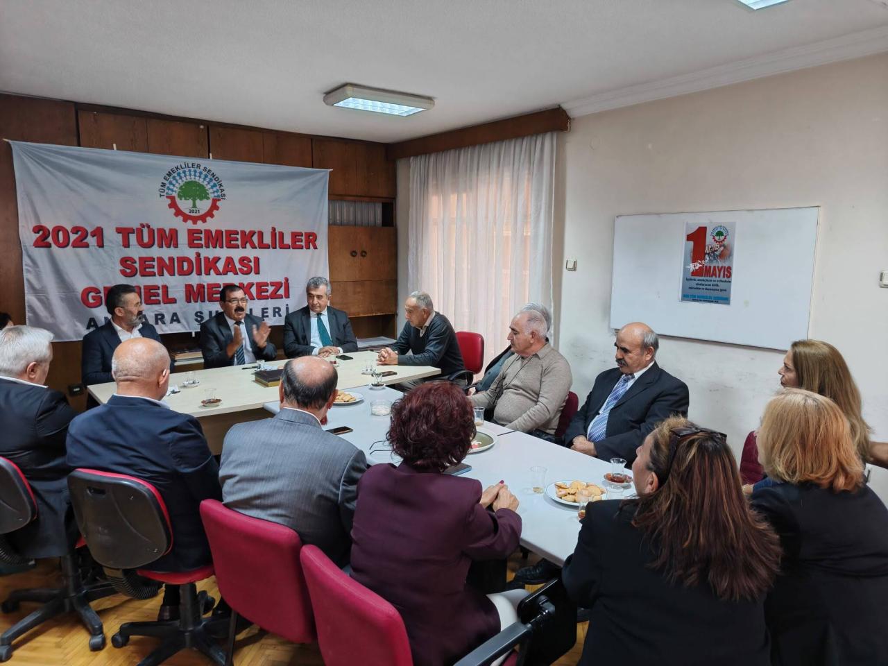 Necdet Saraç ve Adnan Demirci Emekli Örgütleriyle Buluştu: “Emeklilerin Sesi 7 Kasım’da Ortaklaşacak”