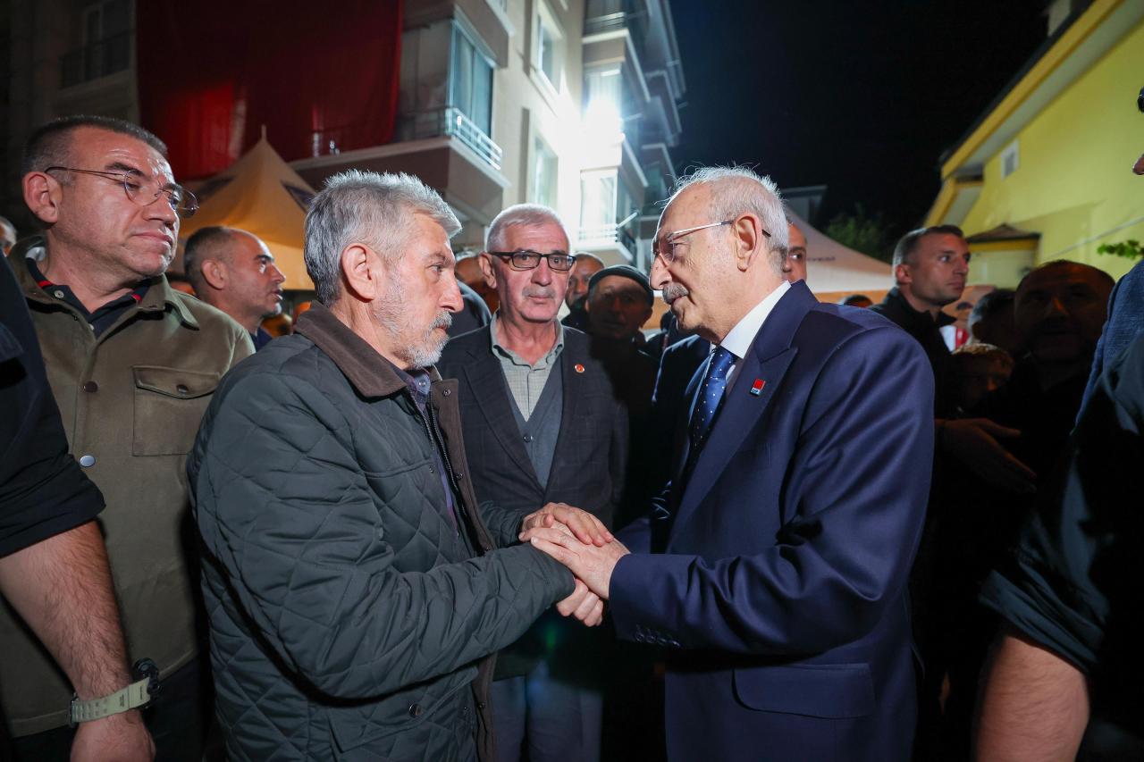 CHP Genel Başkanı Kemal Kılıçdaroğlu'ndan Şehit Polis Ahmet Türkoğlu'nun Ailesine Taziye Ziyareti