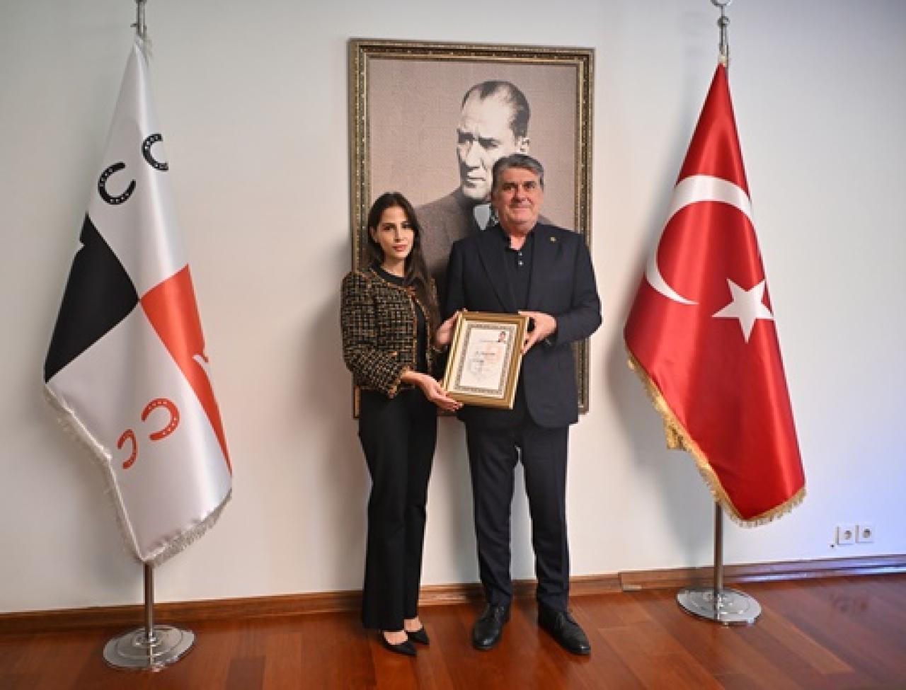 Yeni Asli Üyemiz Nancy Kibar için rozet töreni yapıldı