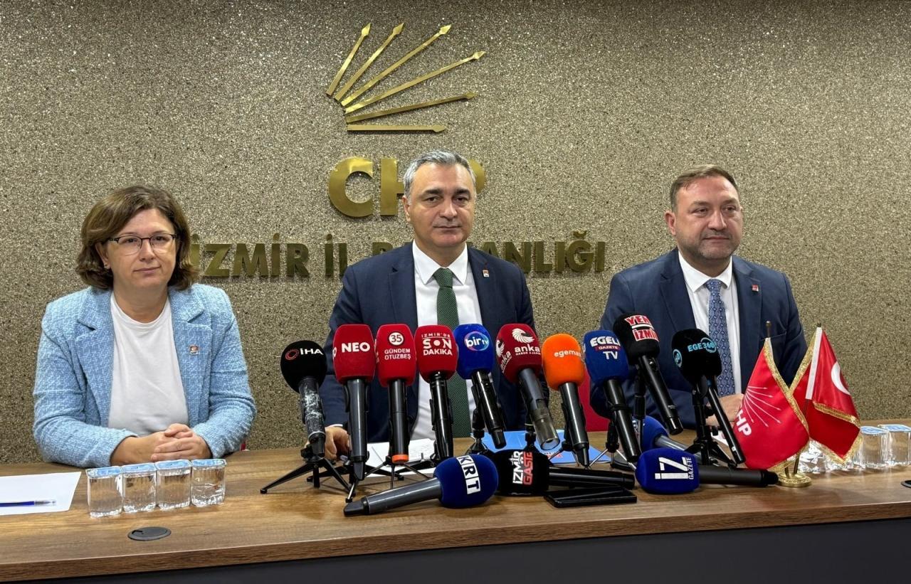 Müslim Sarı İzmir’de Konuştu: “Operasyonların Arkasındaki Motivasyon Fon Yolsuzluğunu Gölgelemektir”