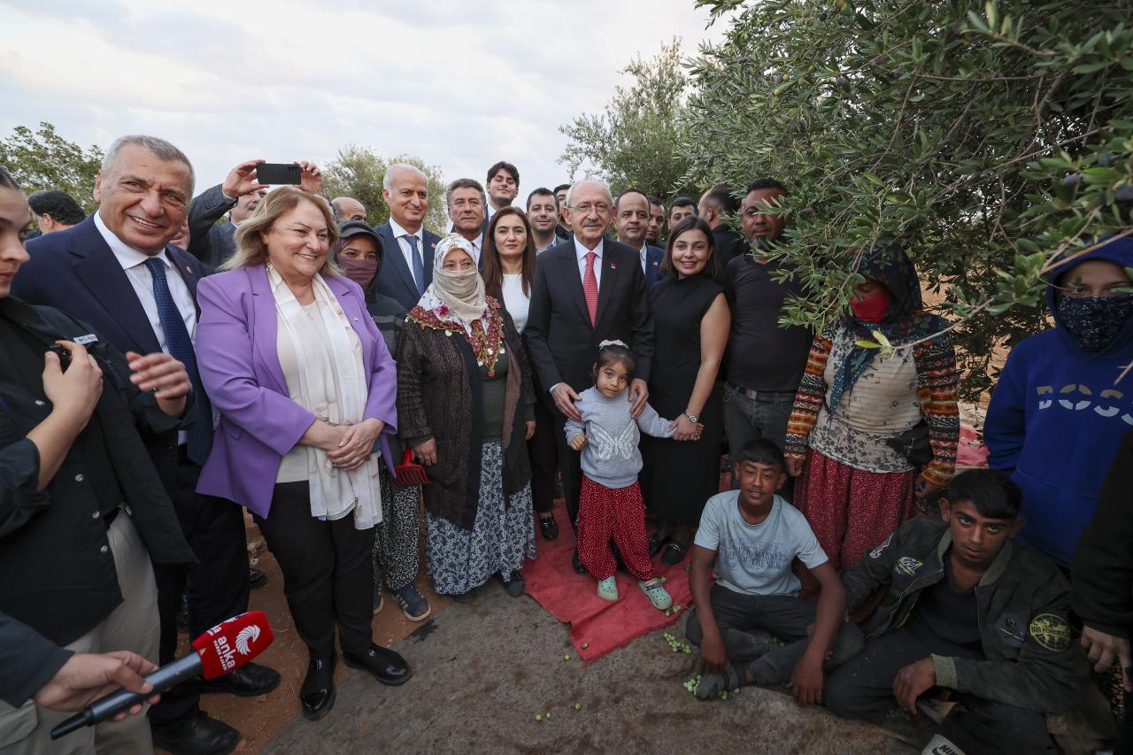 CHP Genel Başkanı Kemal Kılıçdaroğlu, Gaziantep’te Zeytin İşçileri ile Bir Araya Geldi