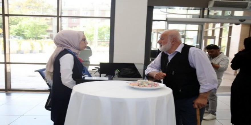 Eyüpsultan Belediyesi'nde güleryüzlü karşılama