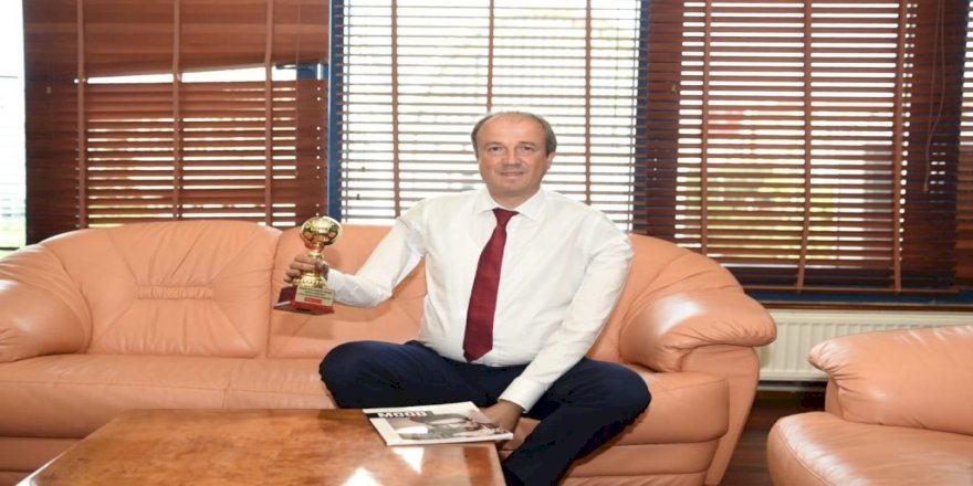 TURAN HANÇERLİ’YE YAŞAM BOYU BAŞARI ÖDÜLÜ