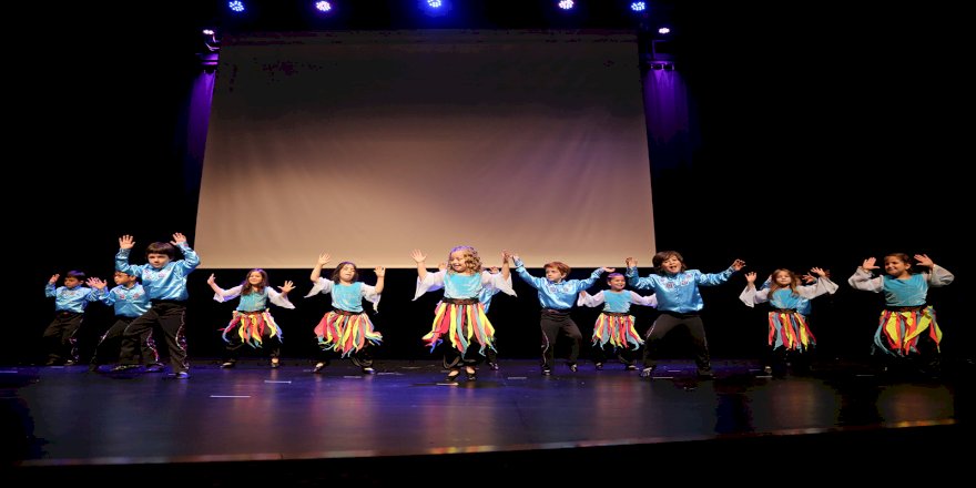 FİDAN KALPLER YILSONU GÖSTERİLERİNİ SUNDU