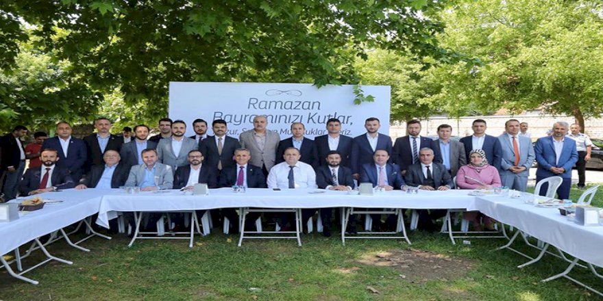 SİYASİLER BAYRAMDA BİR ARAYA GELDİ