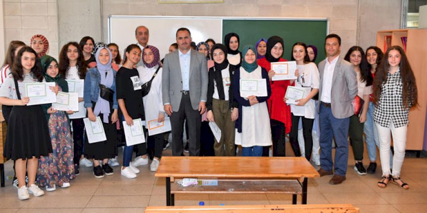 Başkan Yıldız Öğrencilerin Karne Sevincine Ortak Oldu