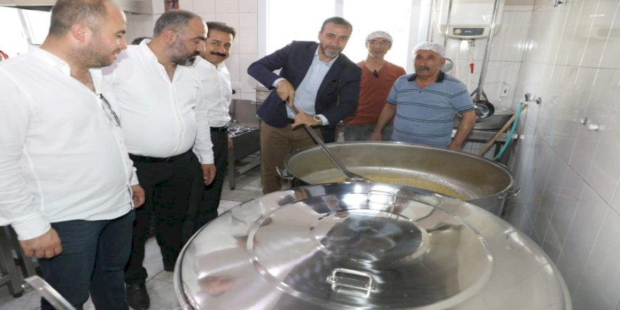 BAŞKAN YILMAZ CEMEVİ’NDE DÜZENLENEN PROGRAMA KATILDI