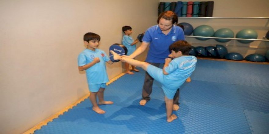 Eyüpsultanlı çocuklar karate öğreniyor