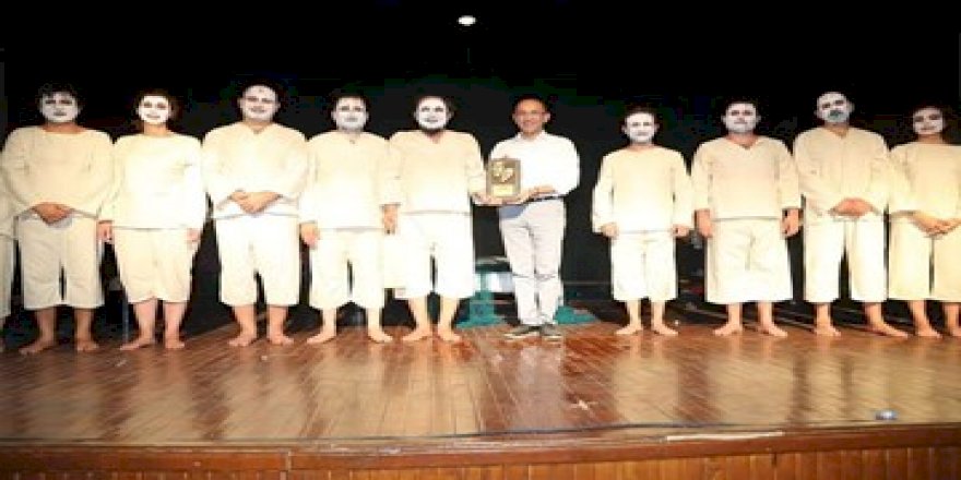 Maltepe Belediye Tiyatrosu’na İzmir’den 3 ödül birden