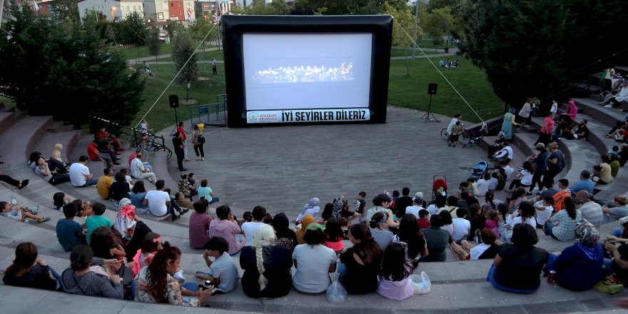ATAŞEHİR’DE AÇIK HAVADA SİNEMA KEYFİ DEVAM EDİYOR