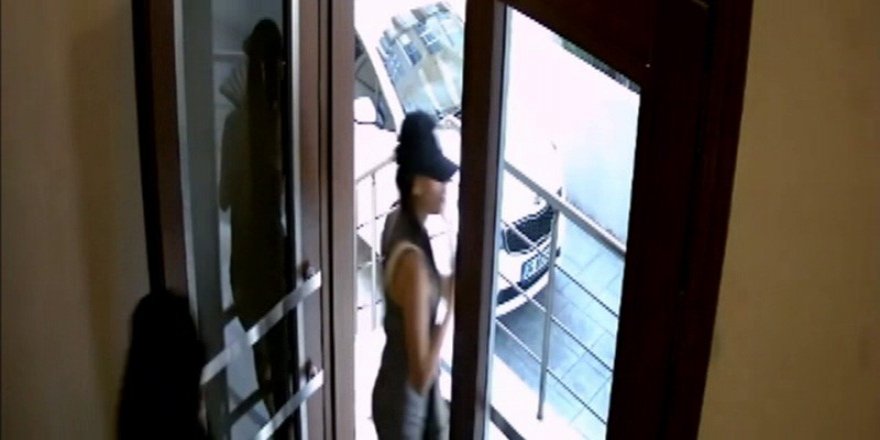 KADIKÖY’DE HIRSIZLAR ÖNCE KAMERAYA SONRA POLİSE YAKALANDI