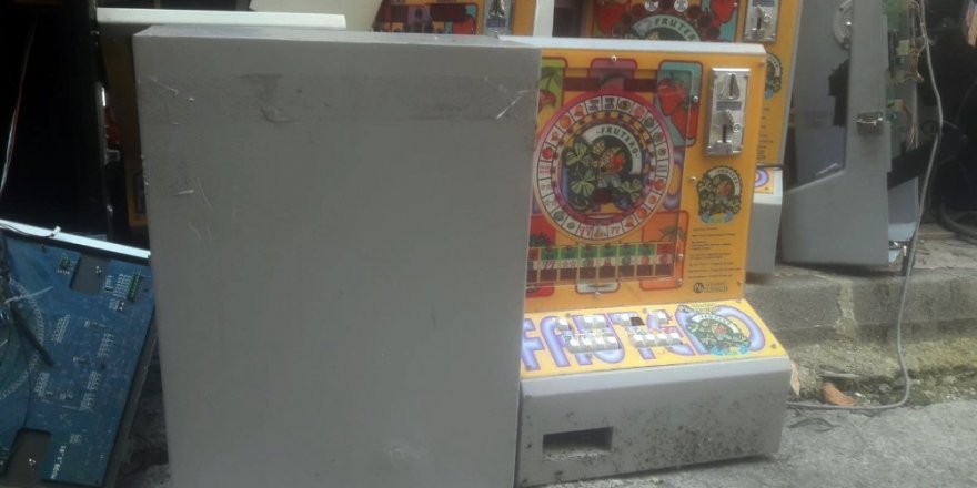 İSTANBUL’DA KUMAR MAKİNESİ İMAL EDEREK, İNTERNETTE SATAN ŞAHIS YAKALANDI