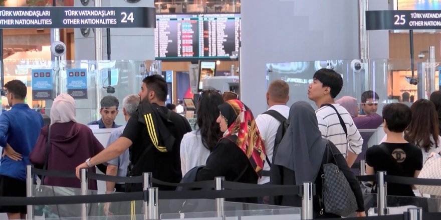 İSTANBUL HAVALİMANI’NDA BAYRAM YOĞUNLUĞU BAŞLADI