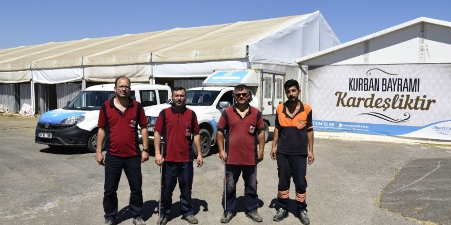 PENDİK’TE KAÇAN KURBANLIKLARA ÜFLEME ÇUBUKLU EKİP