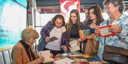 AYŞE KULİN BELTAŞ KİTAP KAFE’DE OKURLARIYLA BULUŞTU