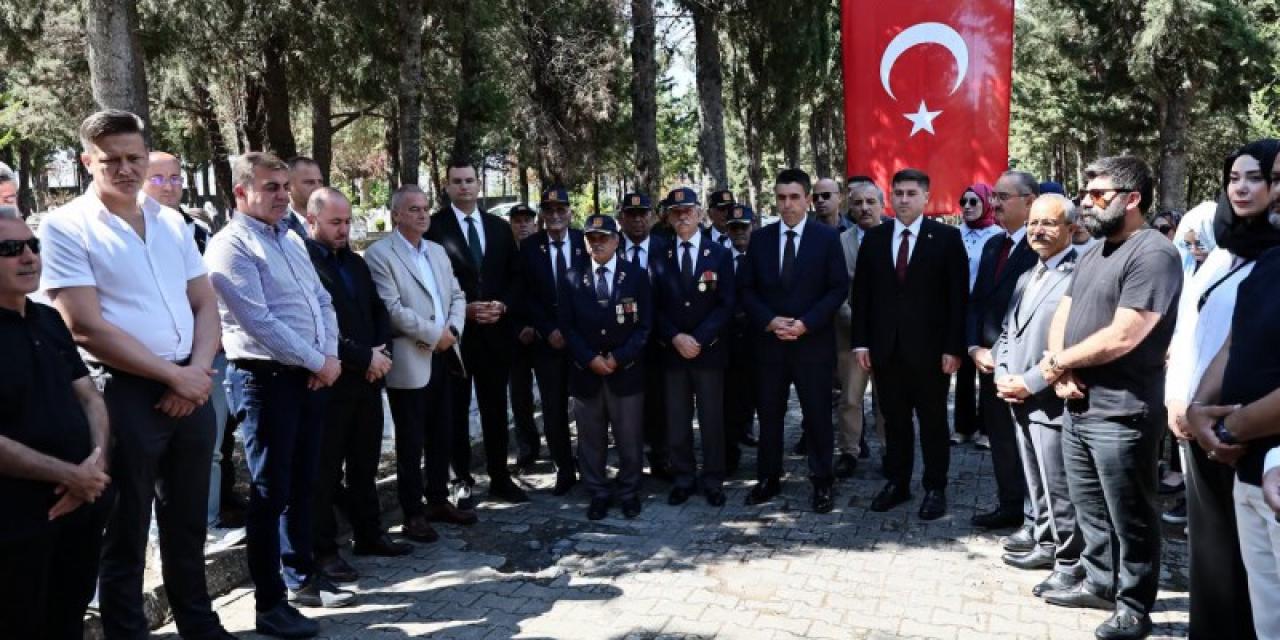 15 Temmuz Demokrasi ve Millî Birlik Günü'nde Şehitler Kabirleri Başında Anıldı
