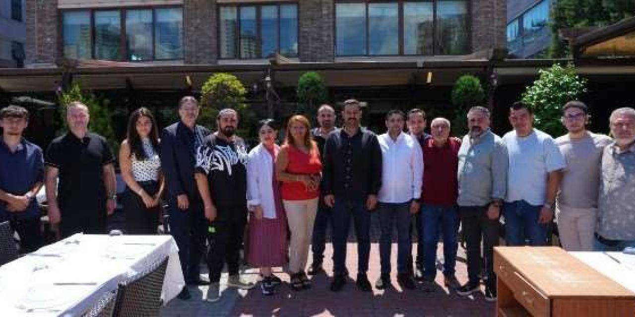 ATAŞEHİR'DE BASIN ÖZGÜRLÜĞÜ İÇİN MÜCADELE GÜNÜ'NE ÖZEL ANLAMLI BULUŞMA
