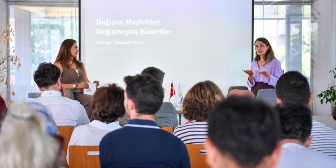SMART TALKS’TA GELECEĞİN İLETİŞİM BECERİLERİ KONUŞULDU